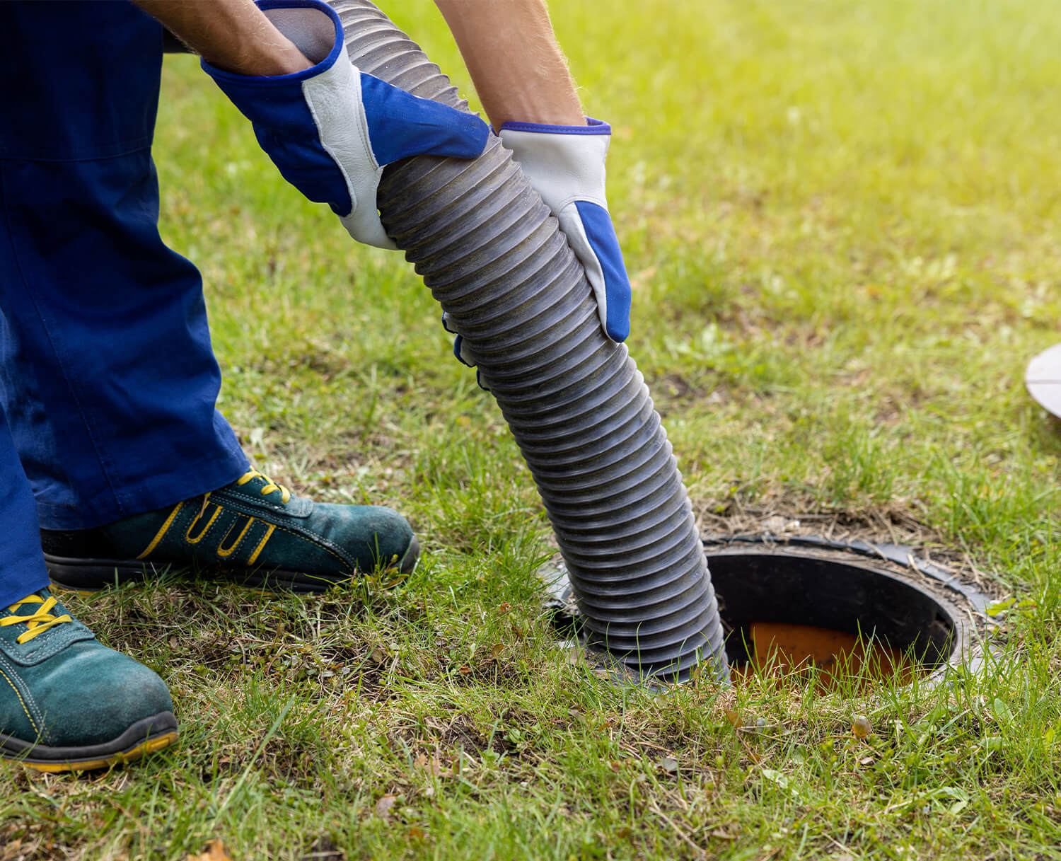 Pumping out a septic tank